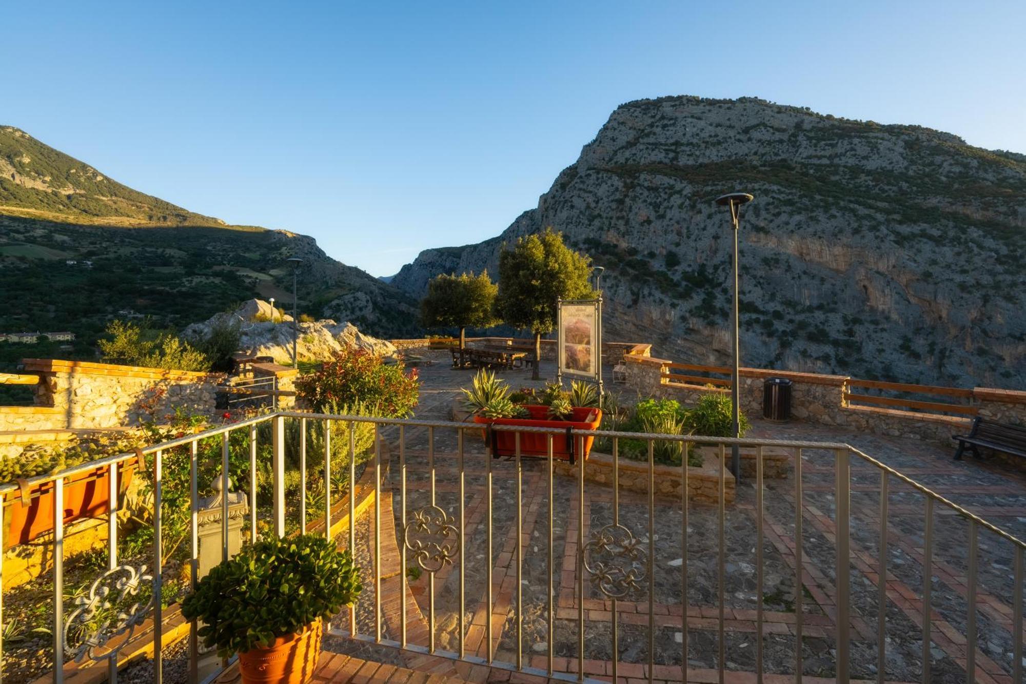 Bed and Breakfast Il Belvedere à Civita Extérieur photo